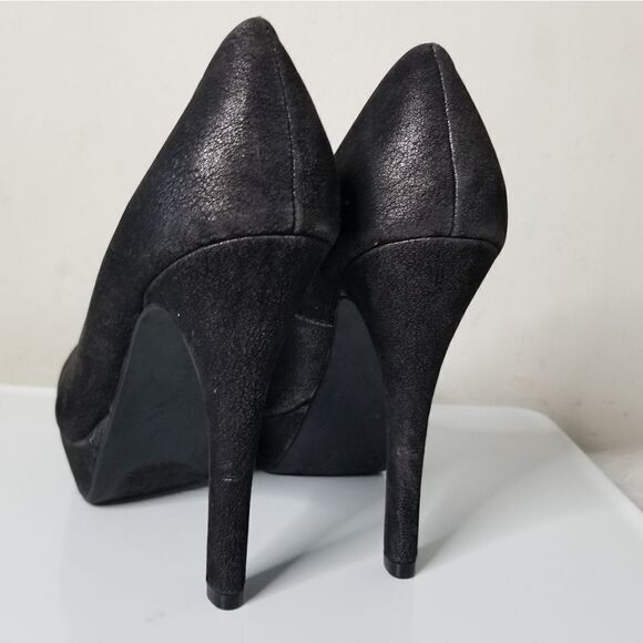 Jennifer Lopez platform high heels metallic look - Picture 4 of 9